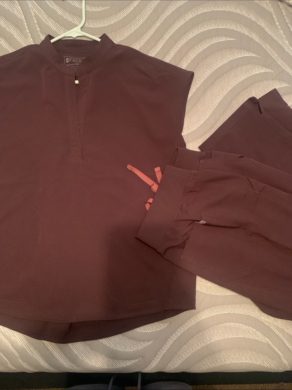 sold. Not sure why it doesn't say that now. FIGS scrubs set. Women's.